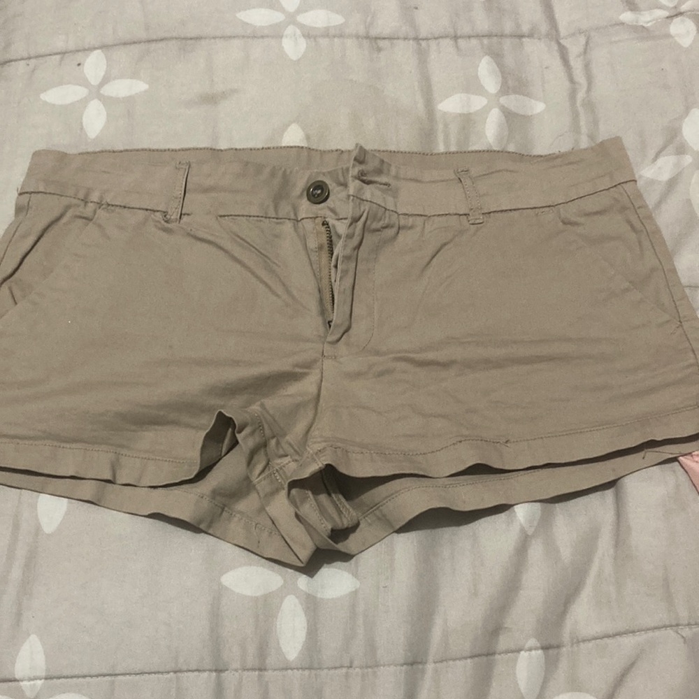 Cargo shorts brand tag is ripped but they are like new